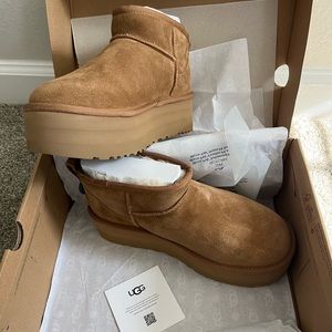 NEW IN BOX UGG Women’s Classic Ultra Mini Platform Boot in Chestnut